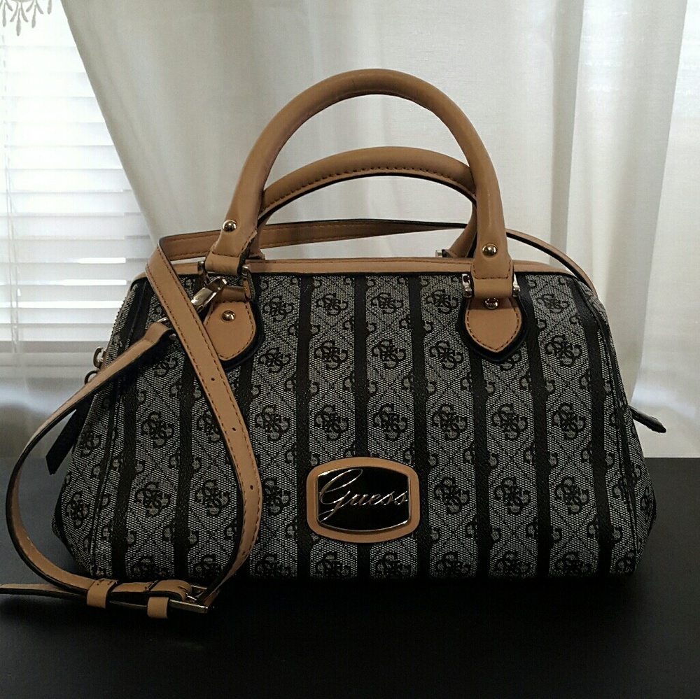 SOLD!!!!!!Guess mini satchel/crossbody bag